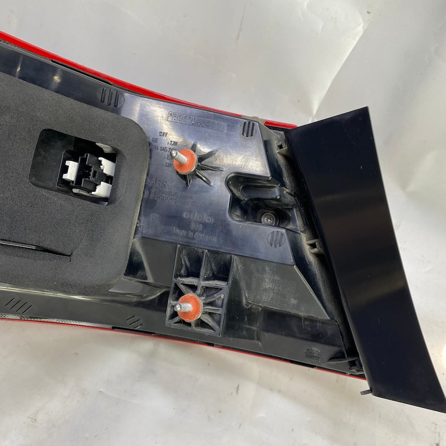 A2129060803 kodlu Mercedes E serisi sağ stop lambası, orijinal otomobil parçası