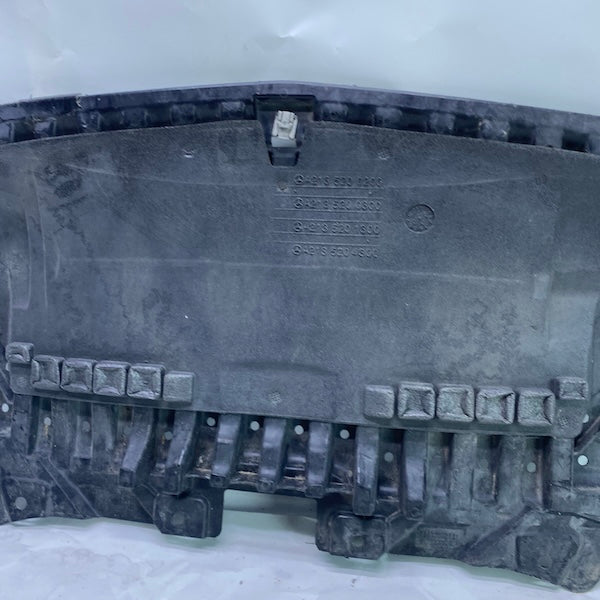 Mercedes E W213 Ön Tampon Alt Muhafaza Yarasa Bakaliti