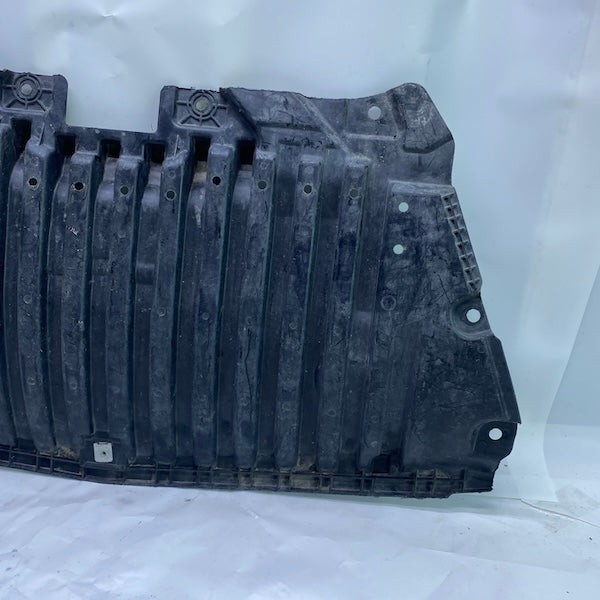 Mercedes E W213 Ön Tampon Alt Muhafaza Yarasa Bakaliti