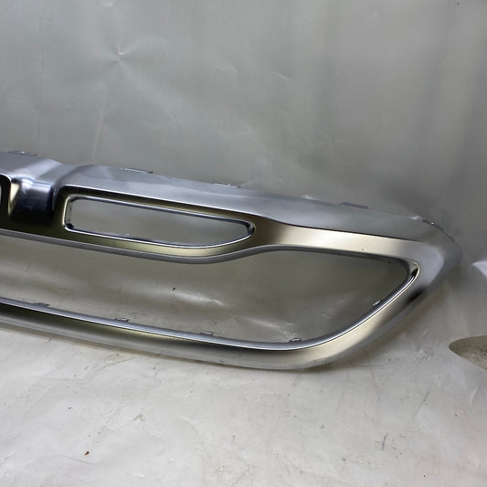 A1568858200 kodlu Mercedes GLA ön tampon krom çıta – çıkma OEM parça.