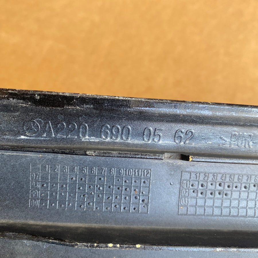 Mercedes S W220 Ön Sol Kapı Çıtası A220 690 0562