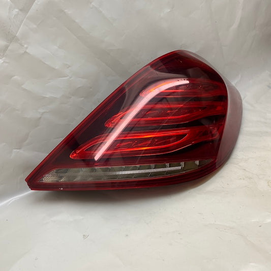 Mercedes S W222 Sağ Stop Lambası A2229065501 (Ucunda Kırık)