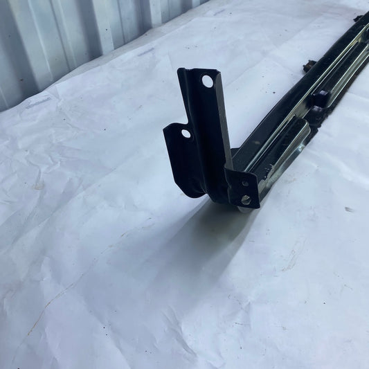 2014-2023 yılları arasında üretilen Mercedes Vito W447 için sağlam orijinal radyatör alt sacı.