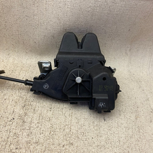 Mercedes W204 Bagaj Kilidi A2047500165