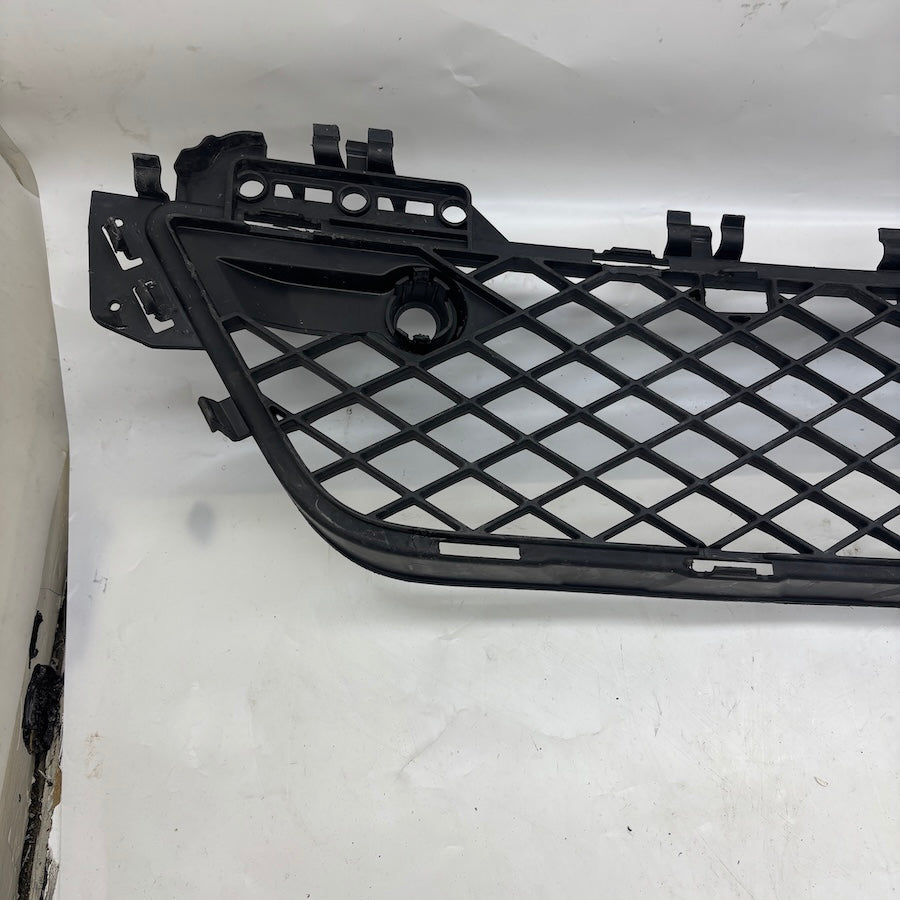 Mercedes W204 Ön Tampon Orta Izgara A2048851324