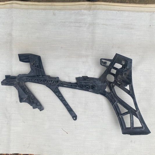 Mercedes W205 AMG Ön Tampon Montaj Braketi 2128852165