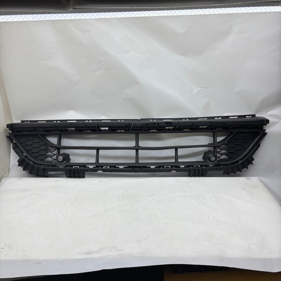 Mercedes W247 Ön Tampon Orta Izgara A2478856003