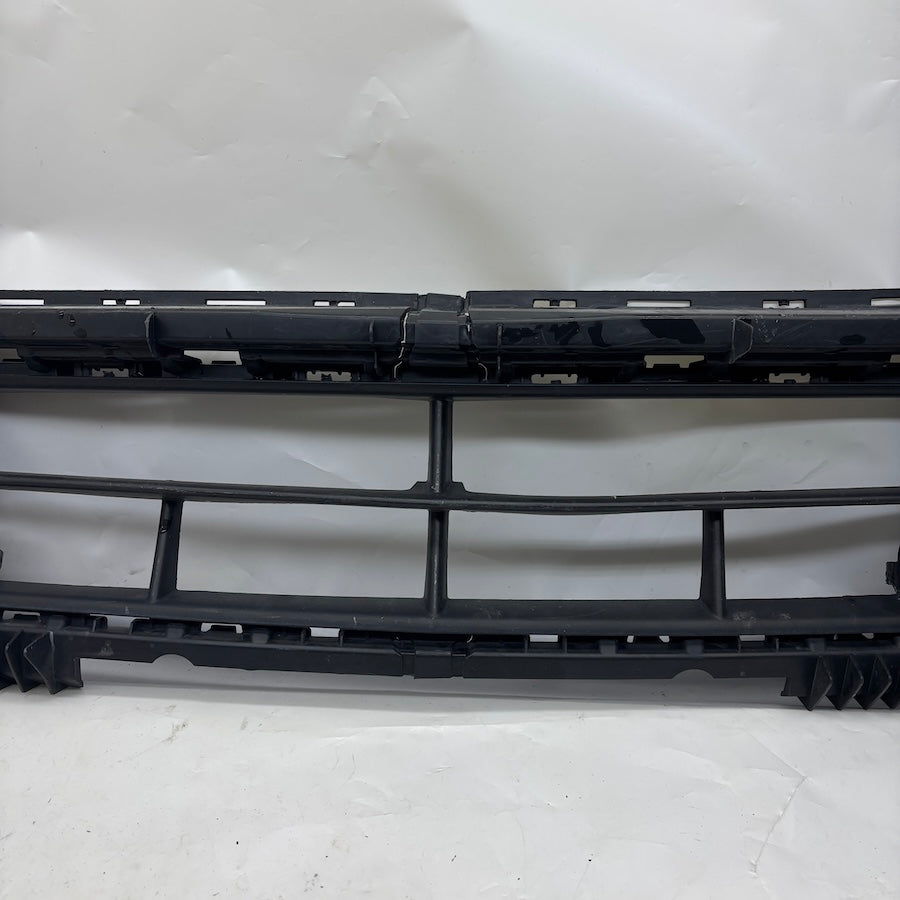 Mercedes W247 Ön Tampon Orta Izgara A2478856003