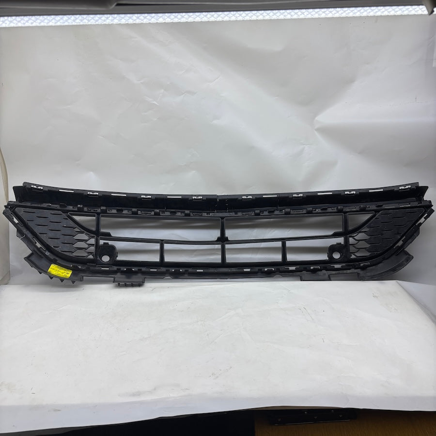 Mercedes W247 Ön Tampon Orta Izgara A2478856003
