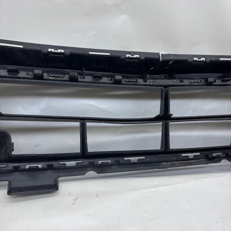 Mercedes W247 Ön Tampon Orta Izgara A2478856003