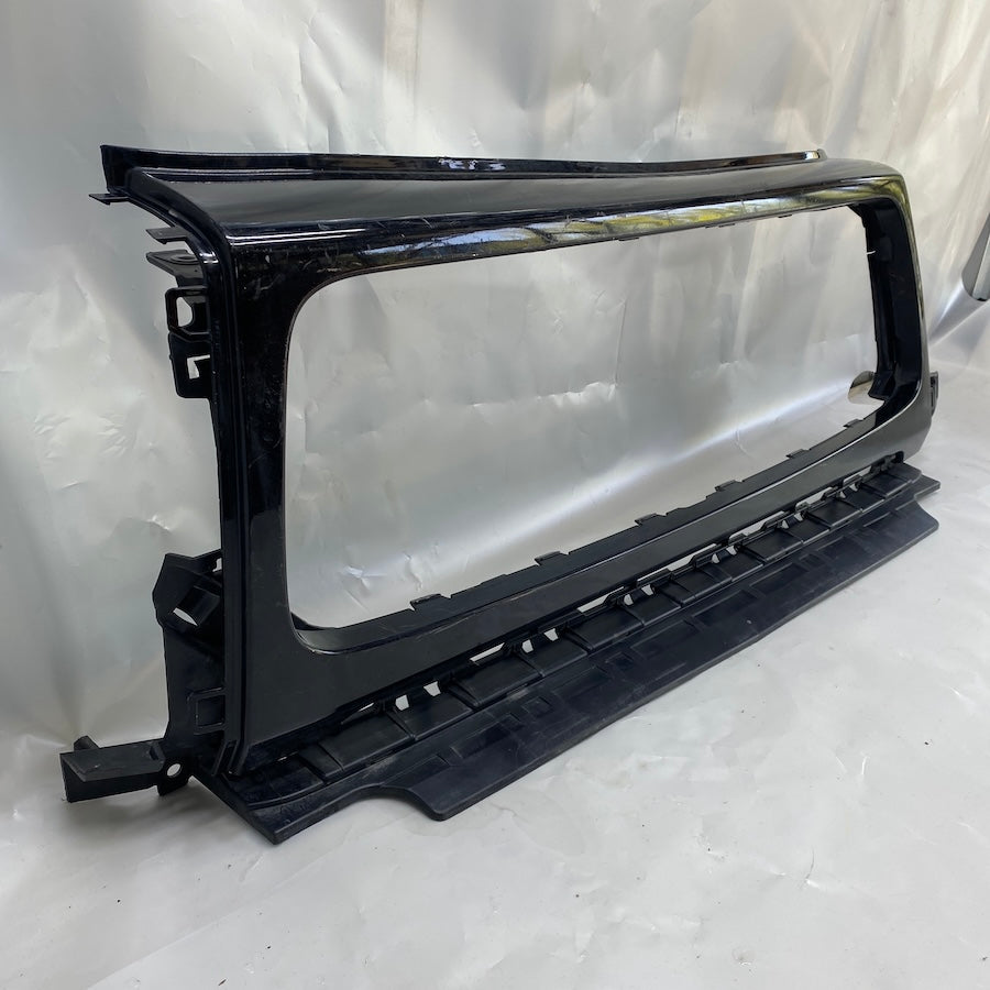 Mercedes W463 Radyatör Izgarası A4638885100