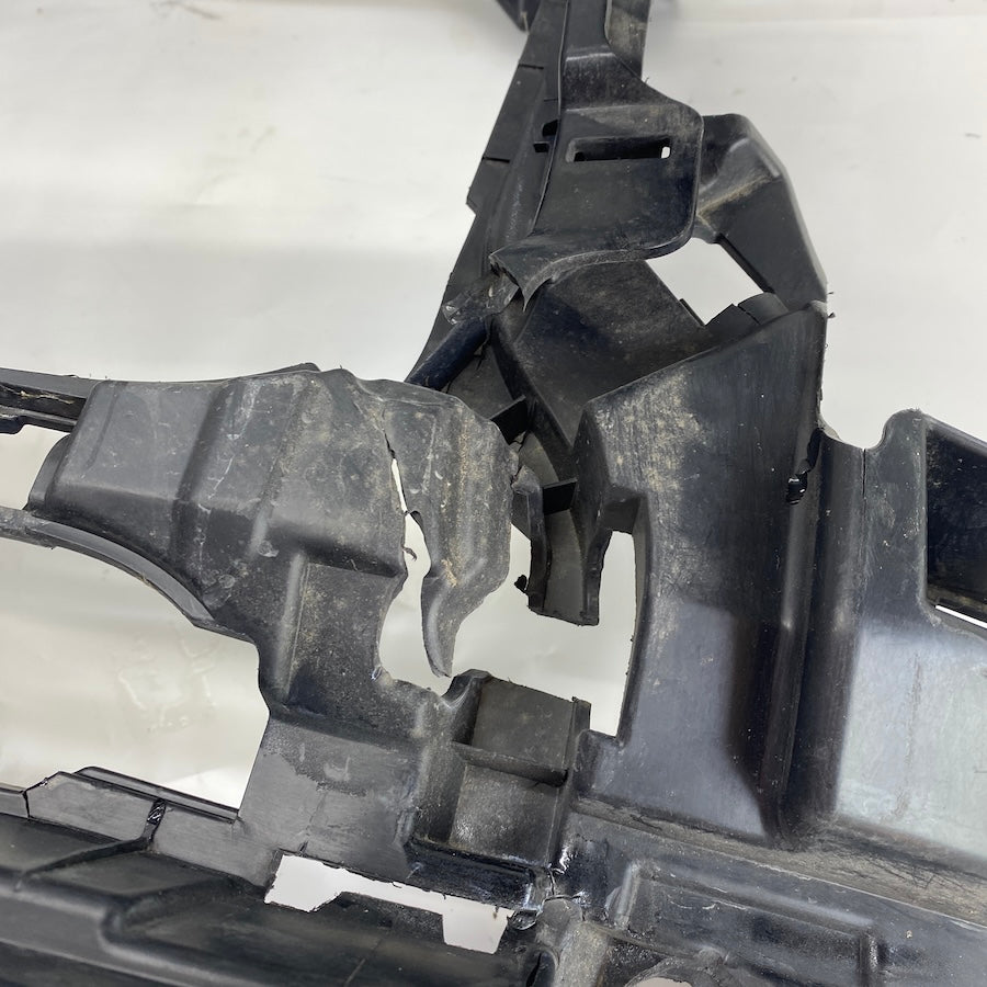 Mercedes W463 Radyatör Izgarası A4638885100