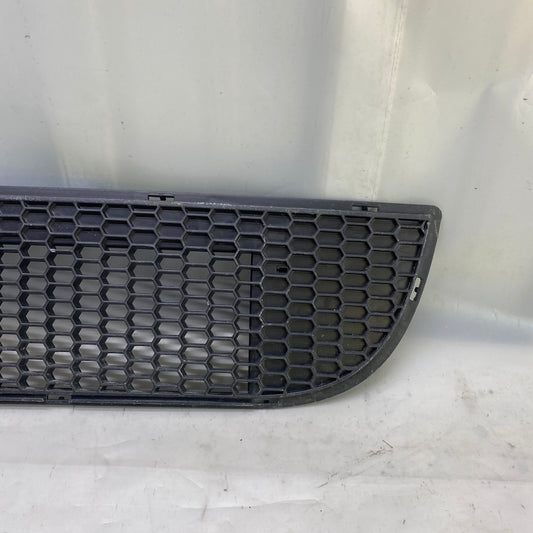 51110139106 kodlu Mini Cooper JCW orta ızgara – çıkma OEM ön tampon parçası