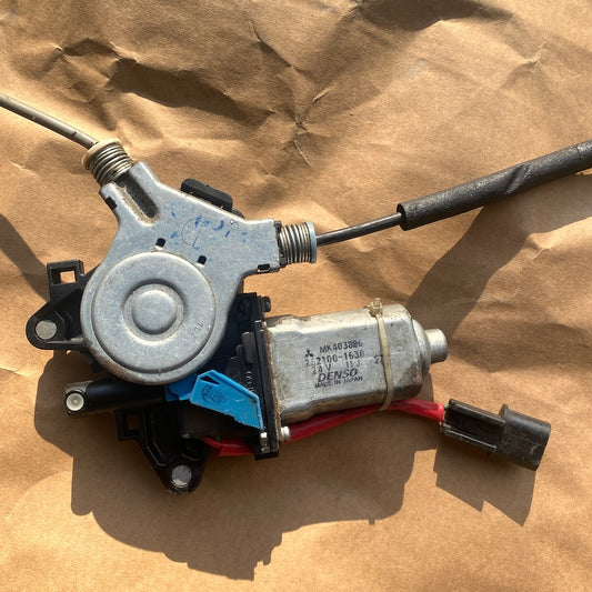 Mitsubishi Canter Ön Sağ Cam Kriko Ve Motoru MK403886