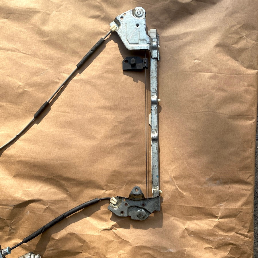 Mitsubishi Canter Ön Sağ Cam Kriko Ve Motoru MK403886