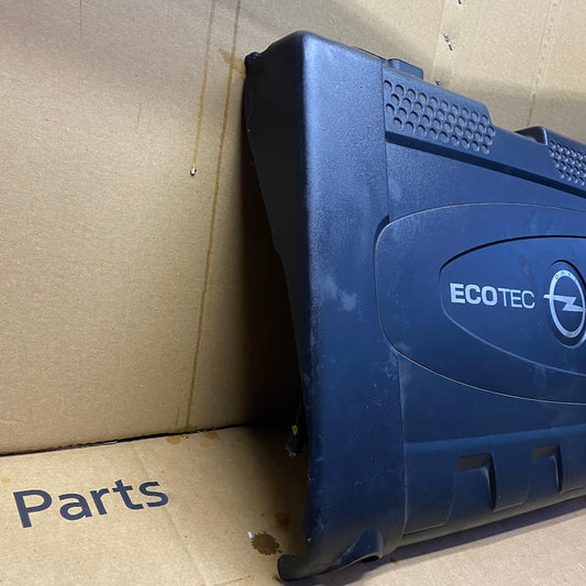 OPEL Astra J Motor Üst Kapak GM 55576416
