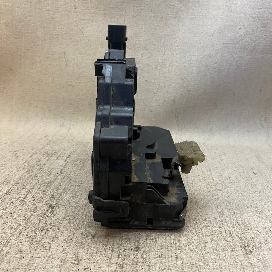 Opel CORSA D Ön Sol Kapı Kilidi 13258271 EE