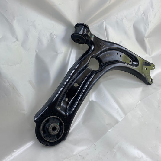 Passat B8 Sağ Ön Salıncak