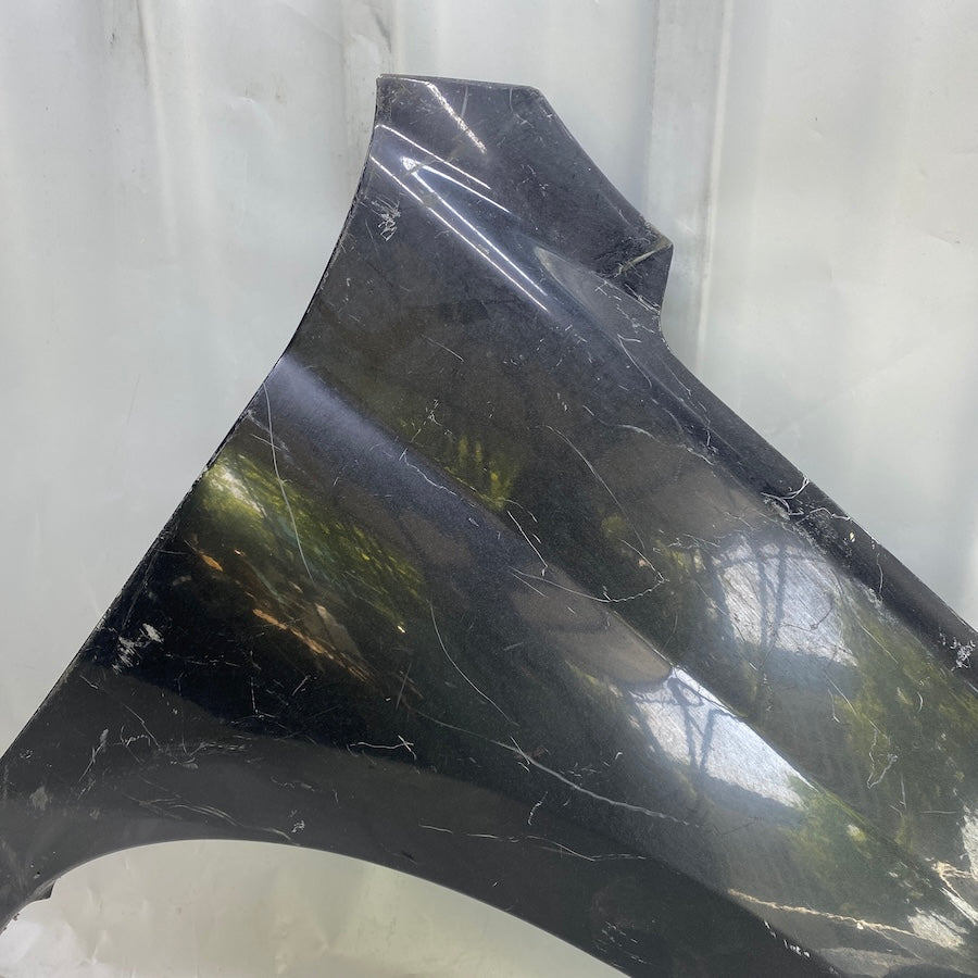 Kullanılmış sağlam Peugeot 207 ön sağ çamurluk parçası.