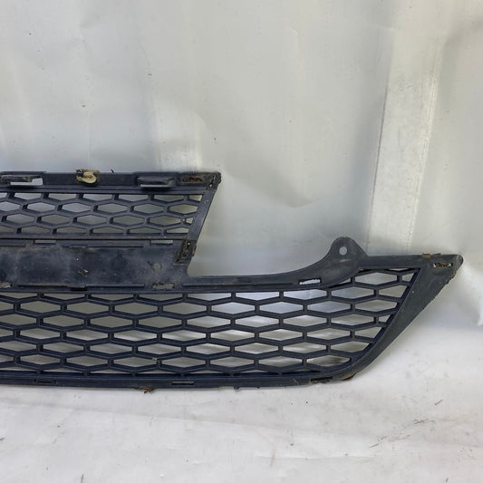 BJ32-17K945-A kodlu Evoque orta tampon ızgarası – çıkma OEM parça.