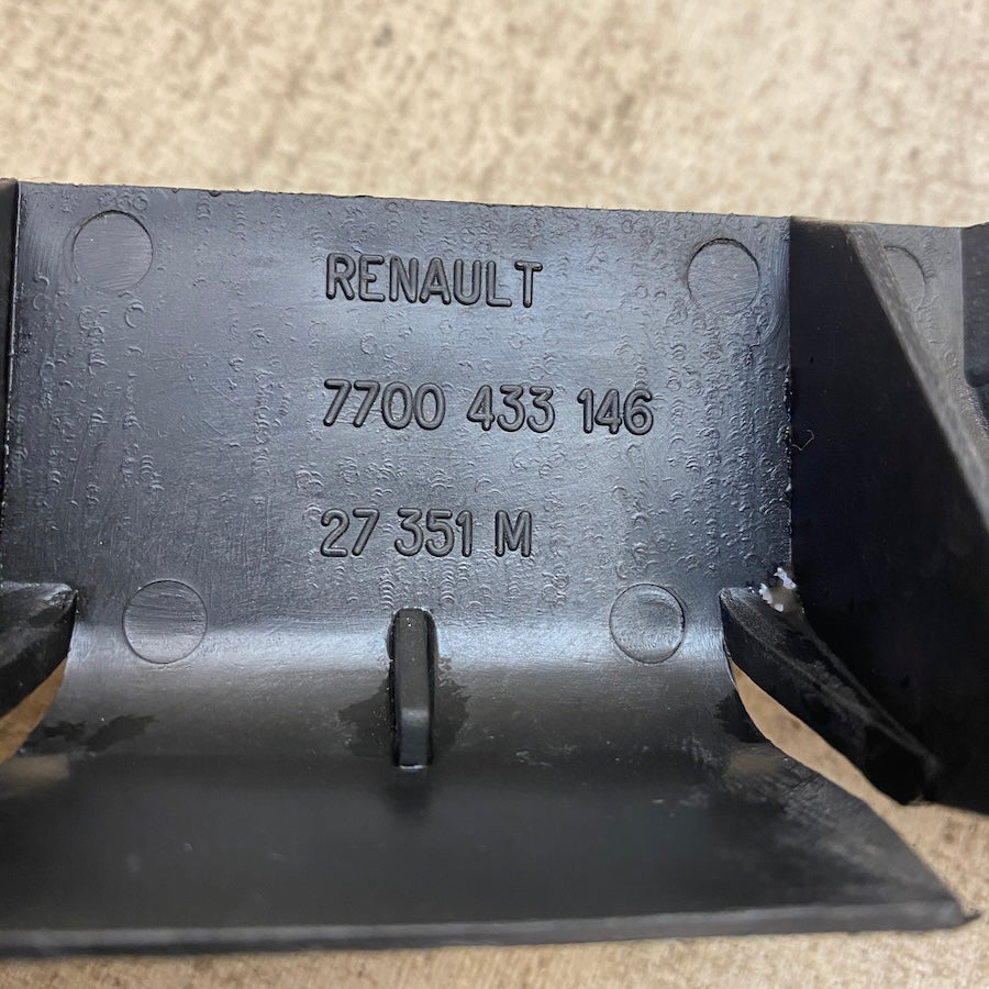 Renault Clio 2 Arka Tampon Braketi 7700433146