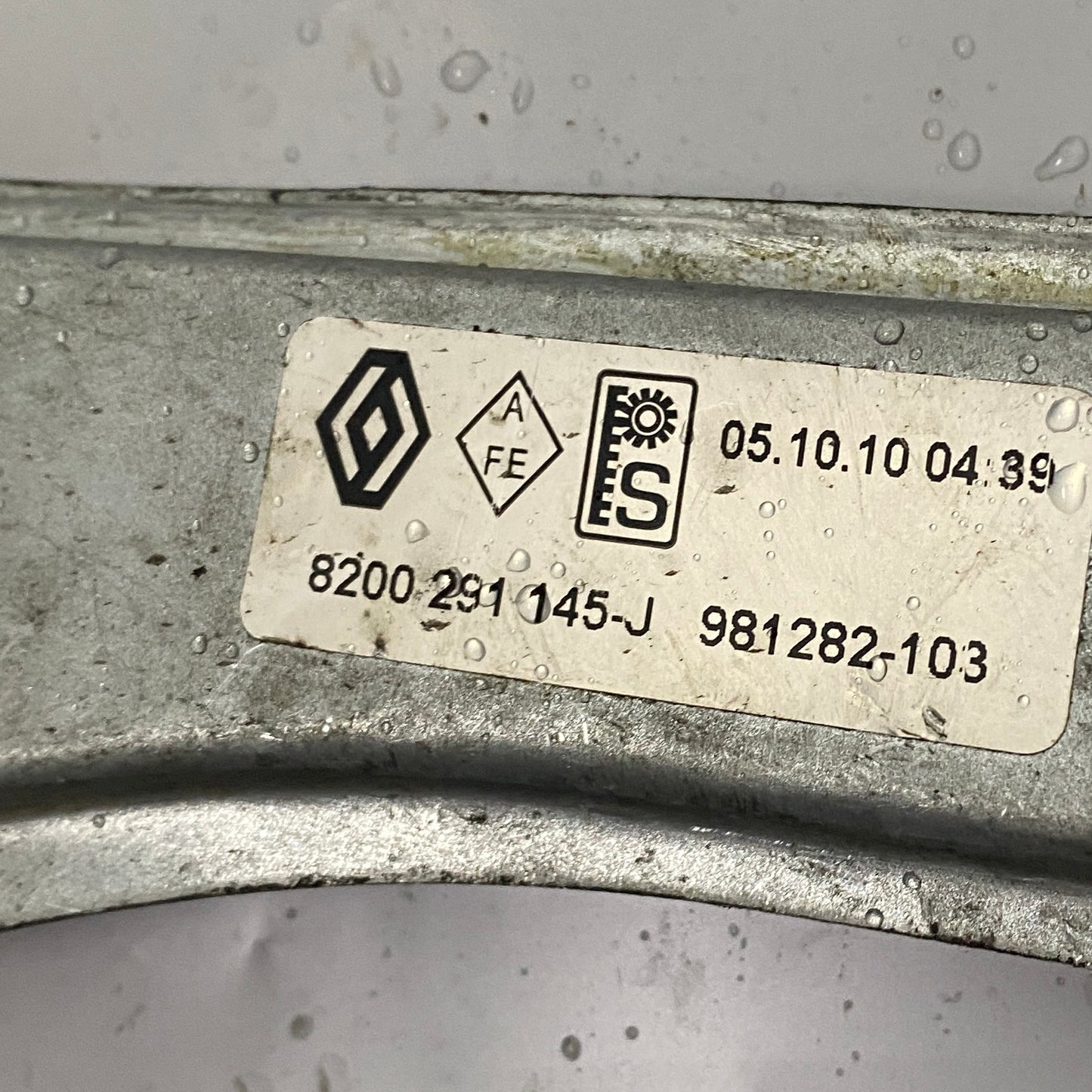 Renault Clio 3 Ön Sol Cam Krikosu Motorlu 981282-103