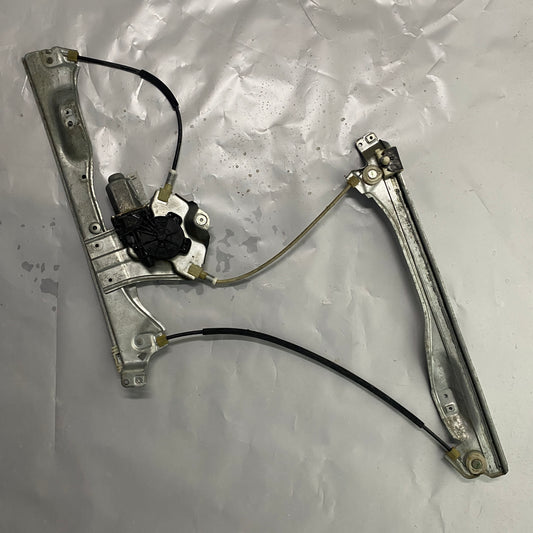 Renault Clio 3 Ön Sol Cam Krikosu Motorlu 981282-103