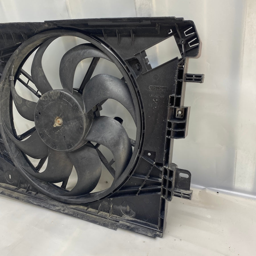 Renault Clio 4 Radyatör Fanı 8240636