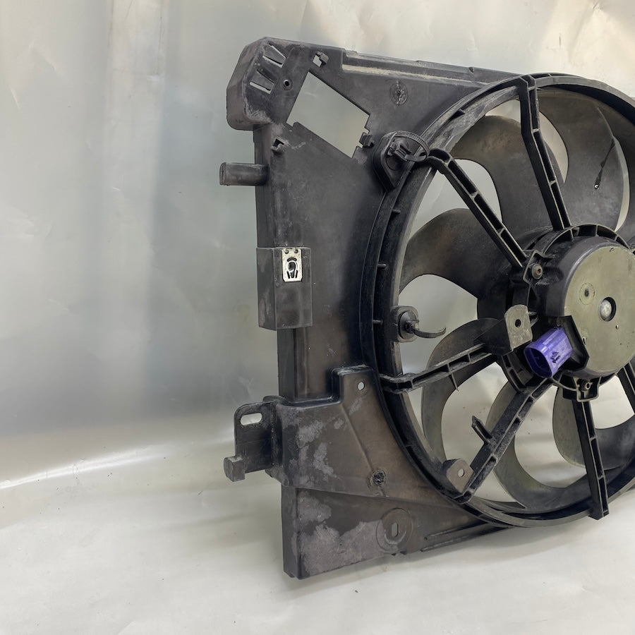 Renault Clio 4 Radyatör Fanı 8240636