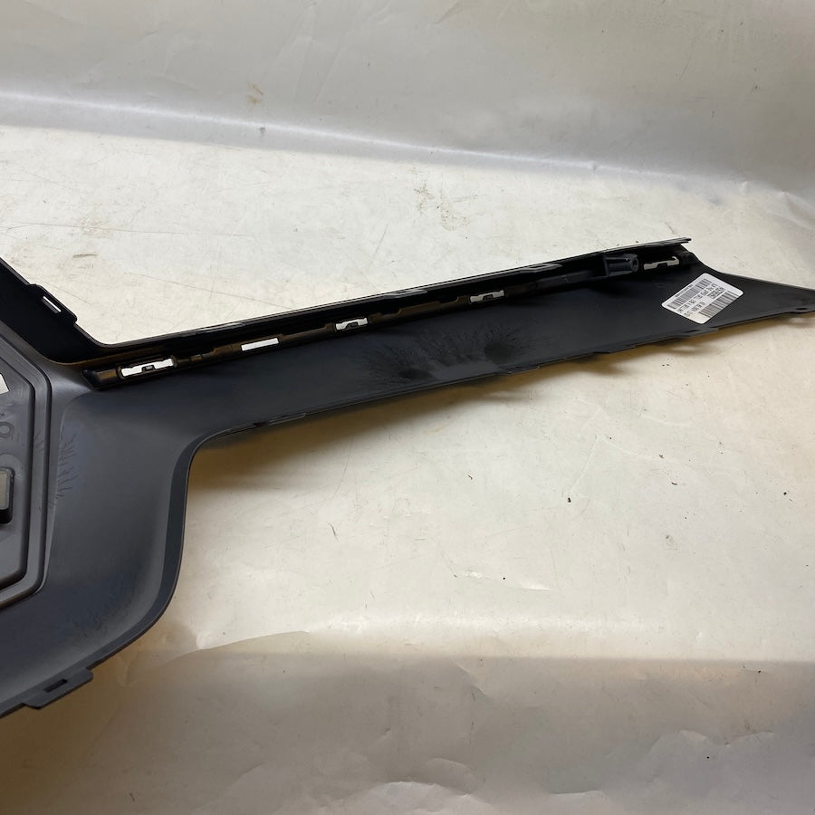 Renault Clio V makyajlı model panjur üst çıtası – OEM sıfır parça