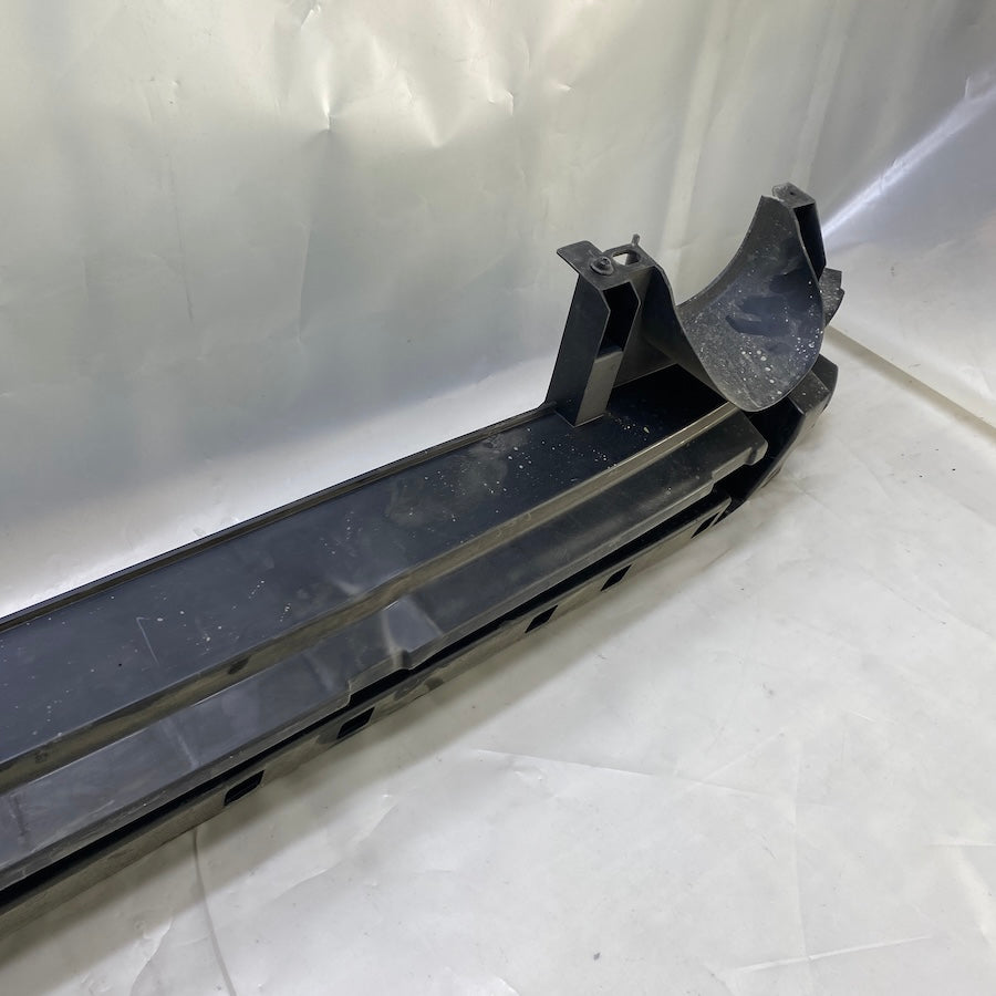 Kullanılmış sağlam Renault Clio 5 arka tampon demiri parçası.