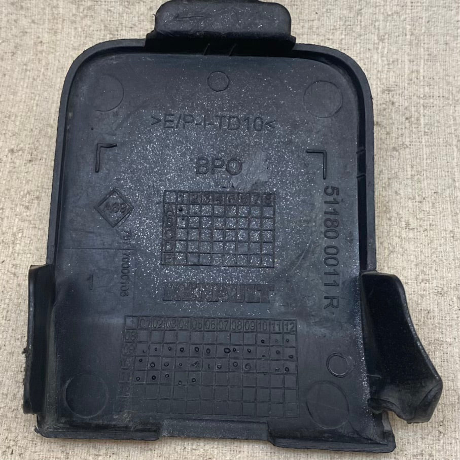 Renault Fluence Ön Tampon Çeki Demiri Kapağı 511800011R