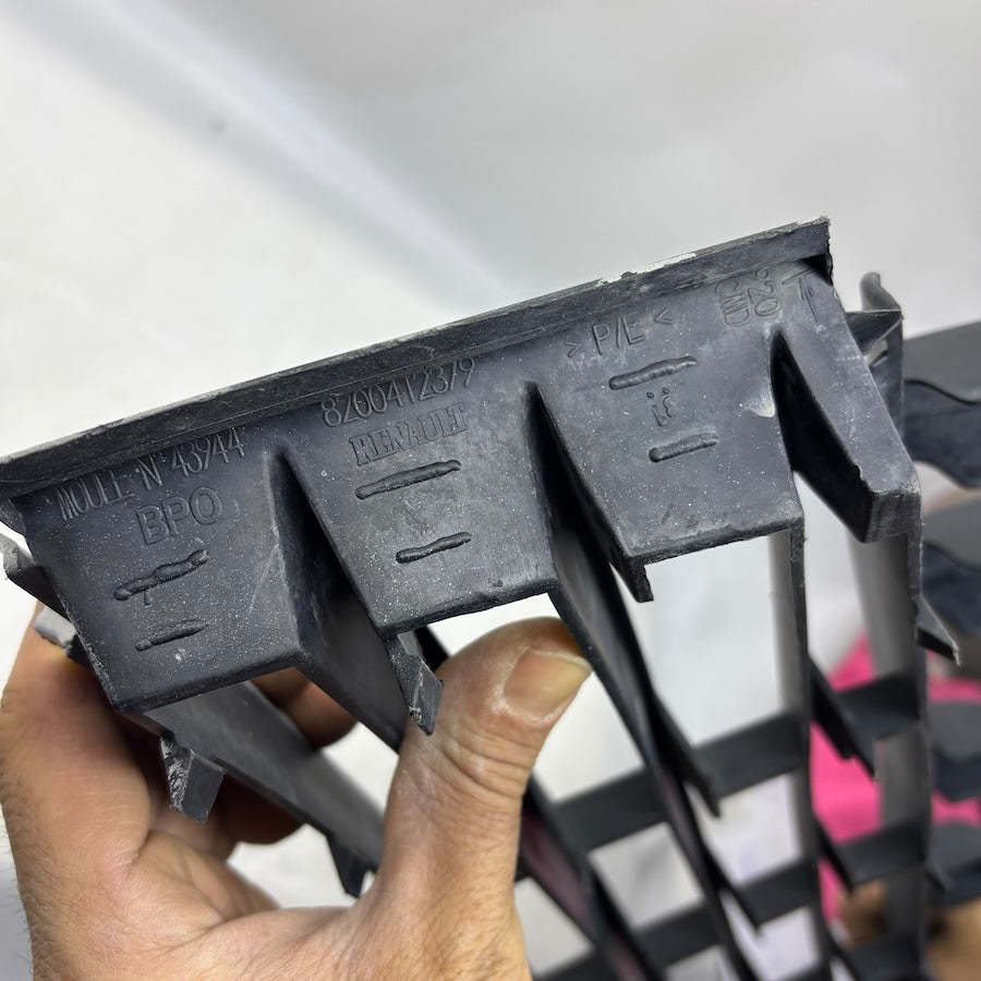 Renault Megane 2 Ön Tampon Alt Izgara 8200412379