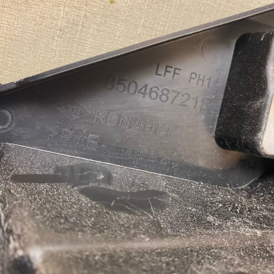 Renault Megane 4 Arka Tampon Sol/Sağ Braketi OEM 850468721R