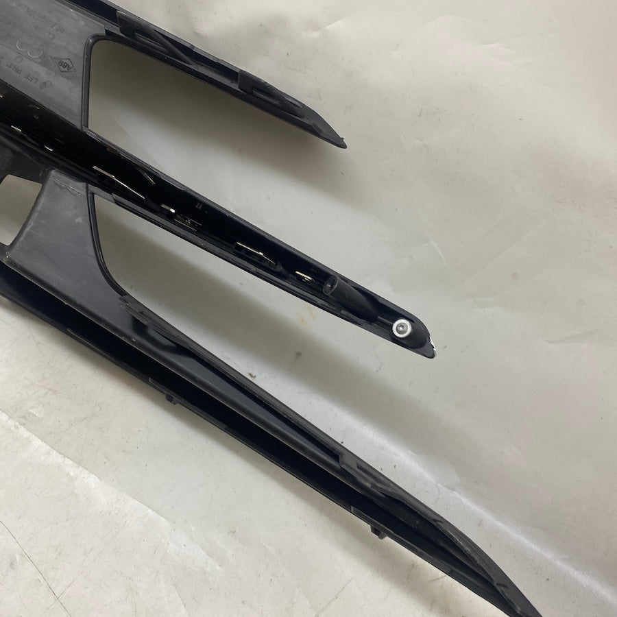 261A22847R Renault Megane 4 sis far çerçevesi – makyajlı kasa uyumlu