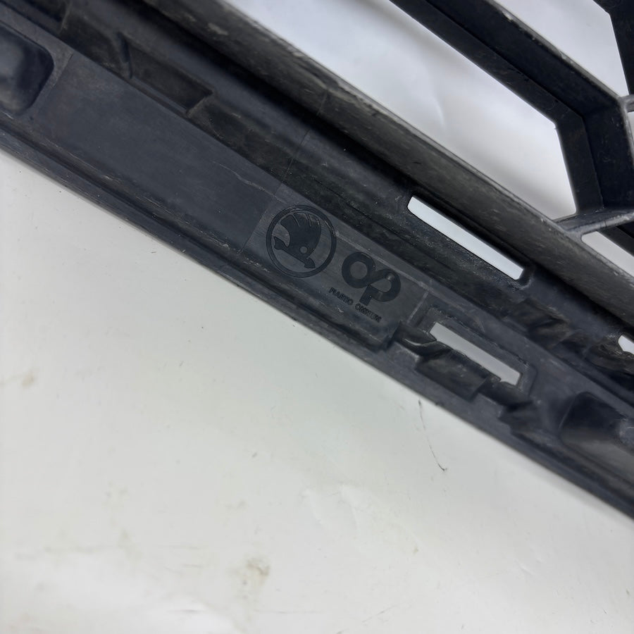 Skoda Karoq Ön Tampon Orta Izgara 57A853677