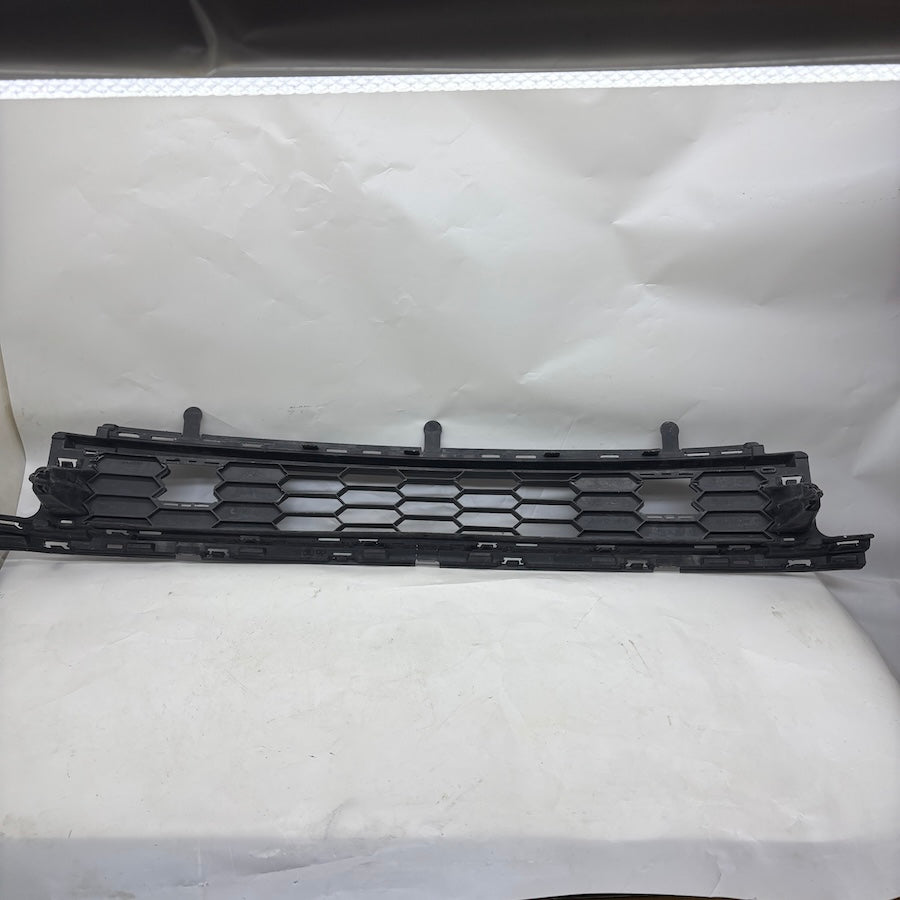 Skoda Karoq Ön Tampon Orta Izgara 57A853677