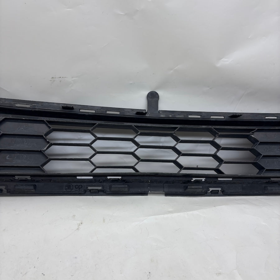 Skoda Karoq Ön Tampon Orta Izgara 57A853677