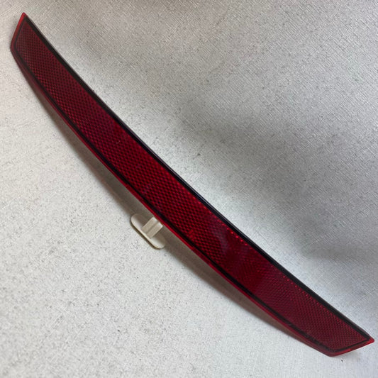 Skoda Superb 3 Sağ Arka Tampon Alt Reflektörü 3V5945106