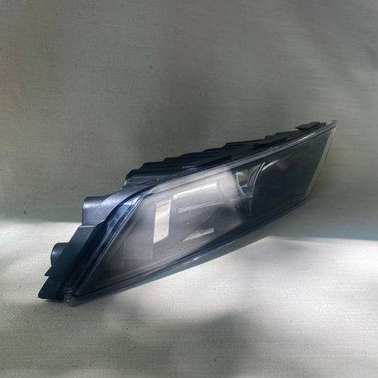 Skoda Superb MK3 B8 Sağ Sis Farı Tampon Lambası 3V0.941.700 Orijinal