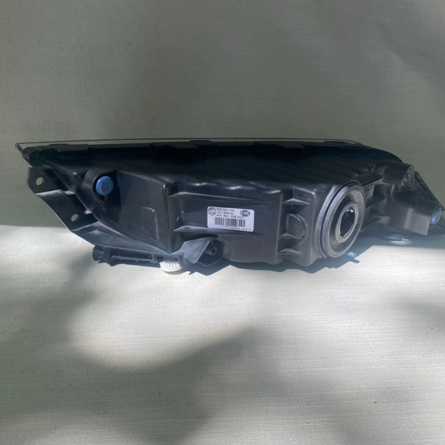 Skoda Superb MK3 B8 Sağ Sis Farı Tampon Lambası 3V0.941.700 Orijinal