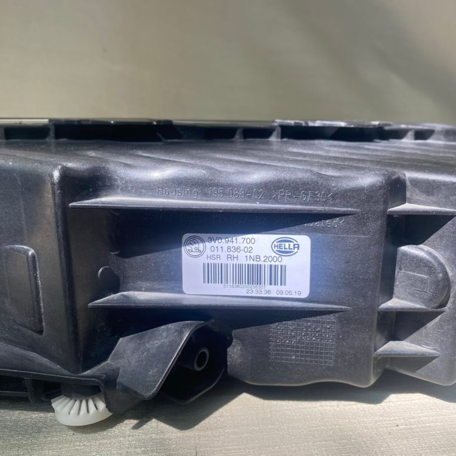 Skoda Superb MK3 B8 Sağ Sis Farı Tampon Lambası 3V0.941.700 Orijinal