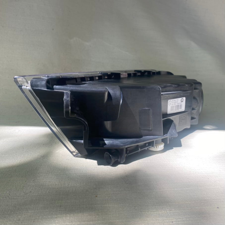 Skoda Superb MK3 B8 Sağ Sis Farı Tampon Lambası 3V0.941.700 Orijinal
