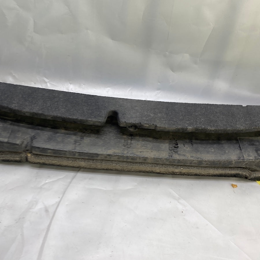 Kullanılmış sağlam Skoda Süperb MK3 ön tampon darbe emici parçası.