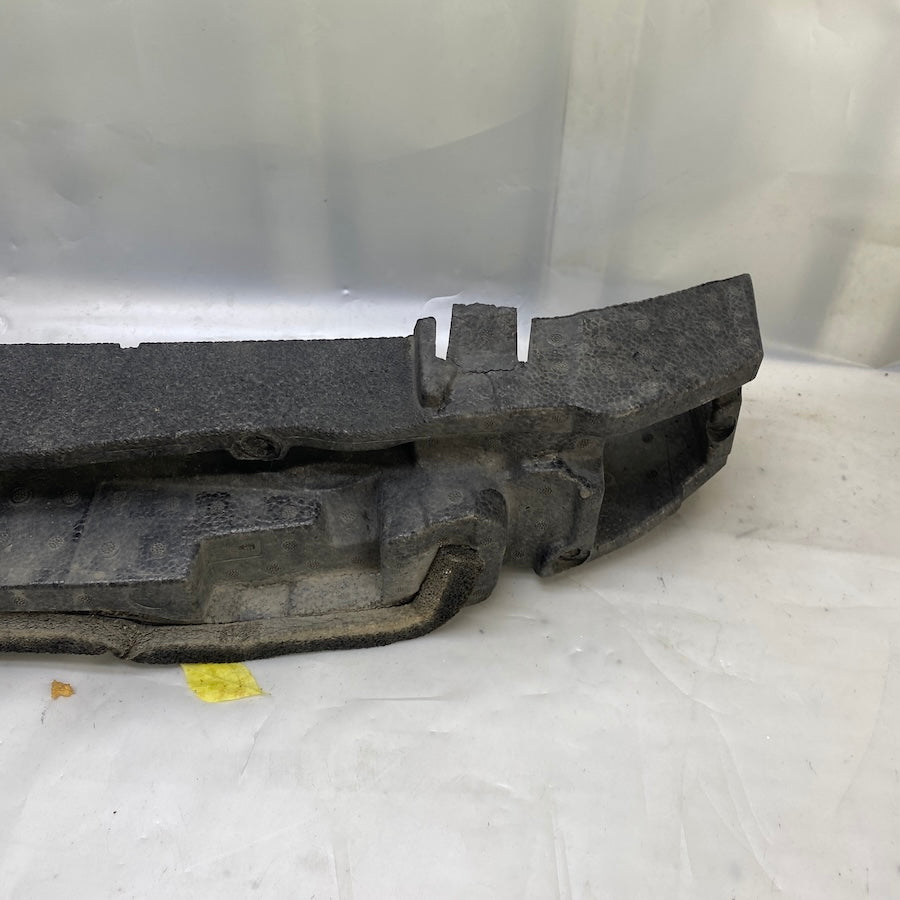 Skoda Süperb MK3 tampon darbe emici 3V0807248G kodlu orijinal parça.
