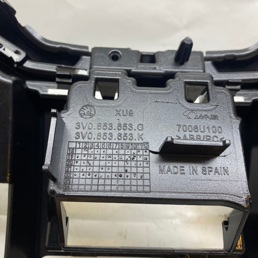 Skoda Superb Ön Panjur 3V0853653 Orjinal Sıfır