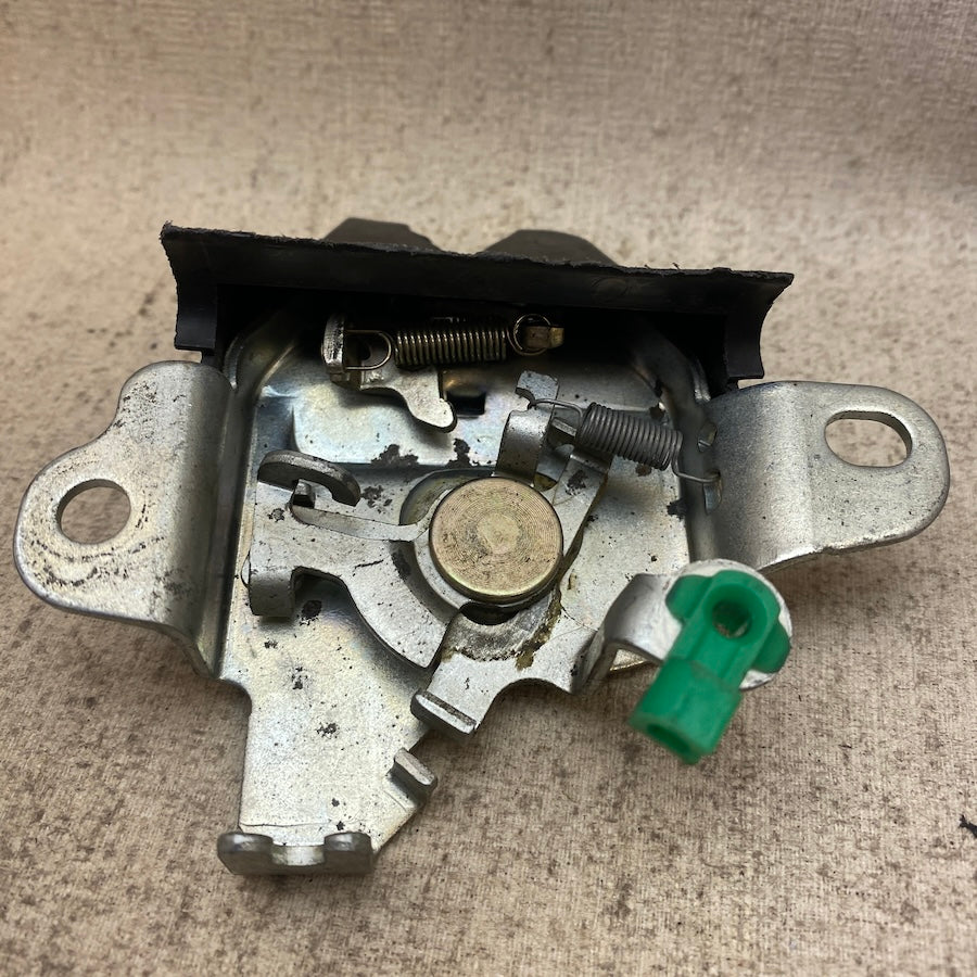 TOYOTA Corolla Bagaj kilidi 1993-1998