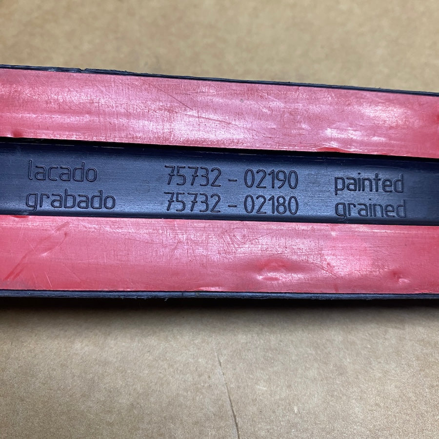 TOYOTA Corolla Ön Sol Kapı Çıtası 75732-02190