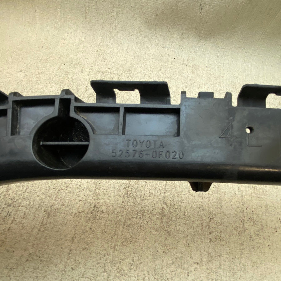 TOYOTA Verso Arka Tampon Braketi 52576-0f020