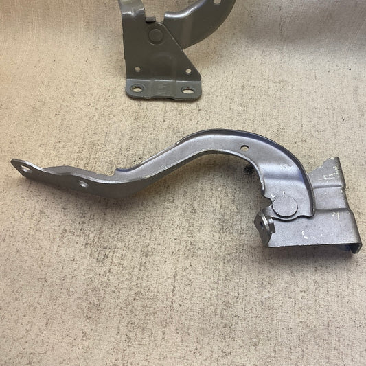 Toyota C-HR Kaput Menteşesi 560R